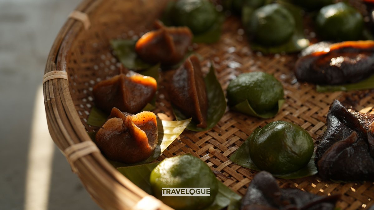 CGTNOfficial's tweet photo. Ciba is a dessert from China's Guangdong Province. This delicacy boasts a sticky glutinous rice exterior, stuffed with a blend of peanuts, sesame, and sugar.
It's the perfect pick-me-up for travelers with a sweet tooth and a lust for wholesome creations. #foodwise #travelogue https://t.co/o2T1IVFxHr