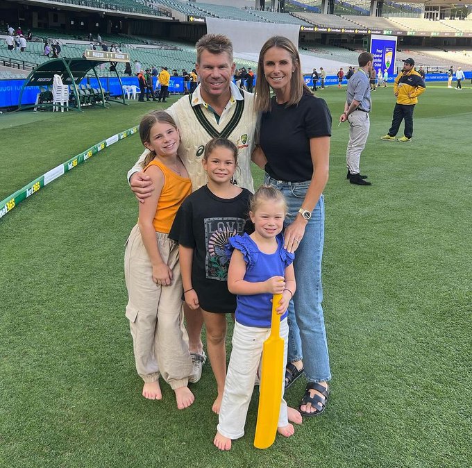 David Warner clicked with his family at the MCG 📸