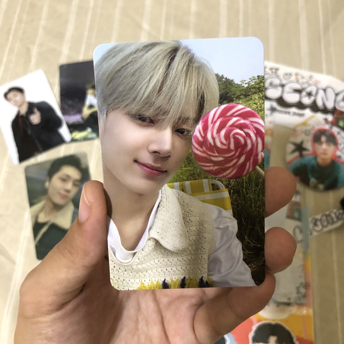lalaseokhwa's tweet photo. honey happy mail 🌷 #lalamails

BEBE @urhomegeca THANK YOU 😭 kinilig ako, so thoughtful naman the note and the freebies, thank you bebe !! i got the goods na 🤭 see you soonest mwa #fromgeca https://t.co/EA4e4bfejc