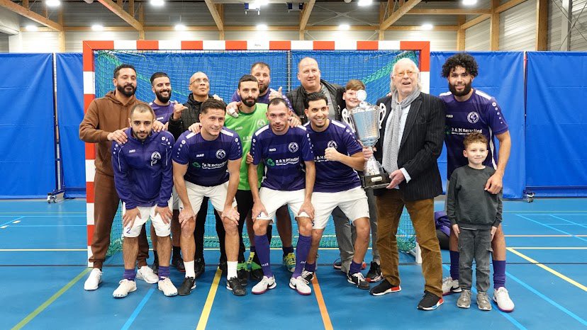 Vanavond de finale avond van het Jo van Marletoernooi 2023 vanaf 18.30 uur in de <a href="/WRZVZwolle/">wrzvzaalvoetbal.nl</a> sporthallen. Met nog veel kanshebbers voor de toernooizege en/of opvolging van titelverdediger Dieze West 🏆