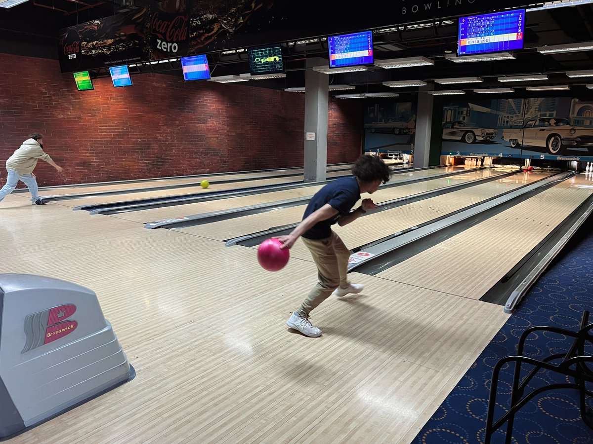 TechniSchools's tweet image. 🎳 Jeszcze przed świętami uczniowie klasy 1A wybrali się na wycieczkę pełną zabawy na kręglach!

🌟Był to strzał w dziesiątkę! 🚀Pełno było śmiechu, a aktywny wypoczynek naładował uczniów pozytywną energią i motywacją do dalszej nauki.

#technikumprogramistyczne #szkoła