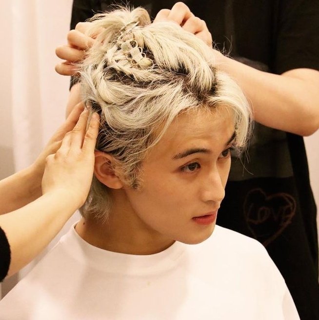 anythingforlmk's tweet image. The start of 2023       The end of 2023