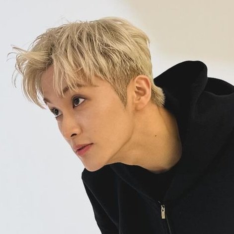 anythingforlmk's tweet image. The start of 2023       The end of 2023