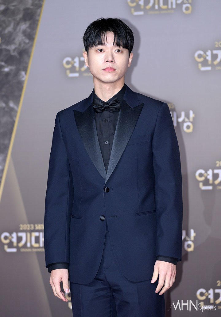 #JeonSungWoo at the 2023 SBS Drama Awards Red Carpet!

#SBSDramaAwards2023 #SBSDramaAwards2023