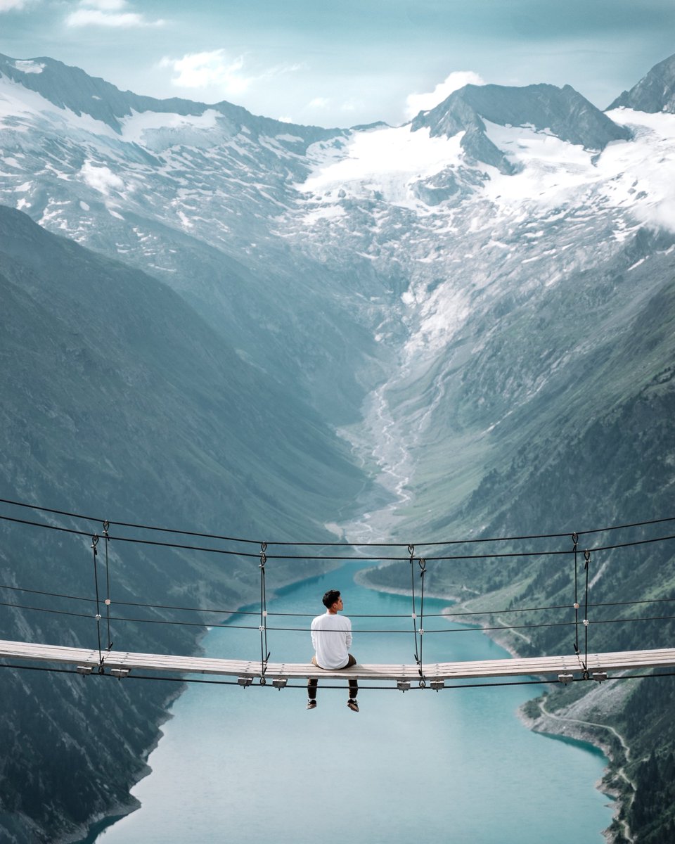 Jessica Munafo writes about navigating recurring tensions in social justice work - find out more on our blog: 
🔗 bit.ly/3rlgs4d
.
📷 Alex Azabache on Unsplash
#TaSCNetwork #Therapy #SocialChange