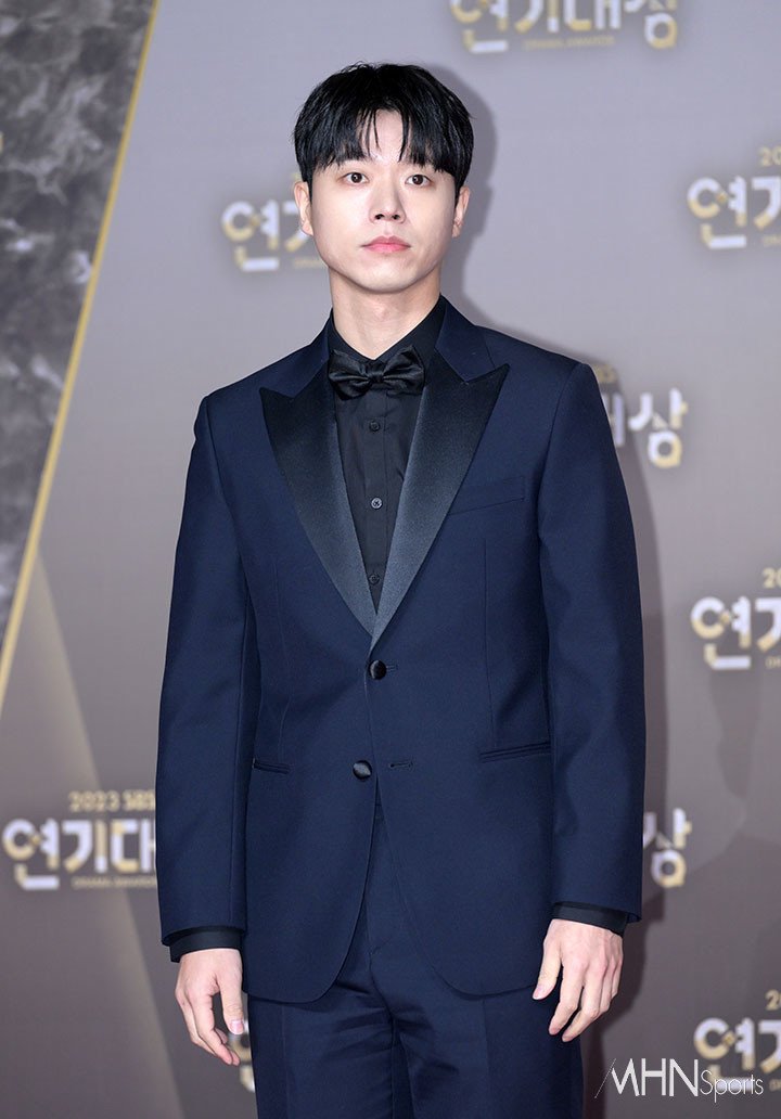 #JeonSungWoo at the 2023 SBS Drama Awards Red Carpet!

 #SBSDramaAwards2023 #SBSDramaAwards2023