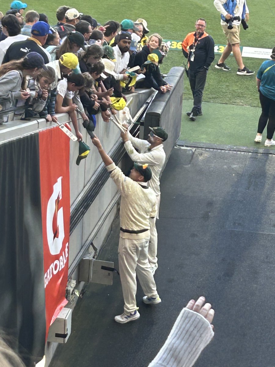 Boxing Day Tests at the ⁦@MCG⁩ are special. Thanks to ⁦@TheRealPCB⁩ for the contest, the fans for their support and the australian cricket team for the win. See you ⁦⁦@scg⁩ 👏🏏