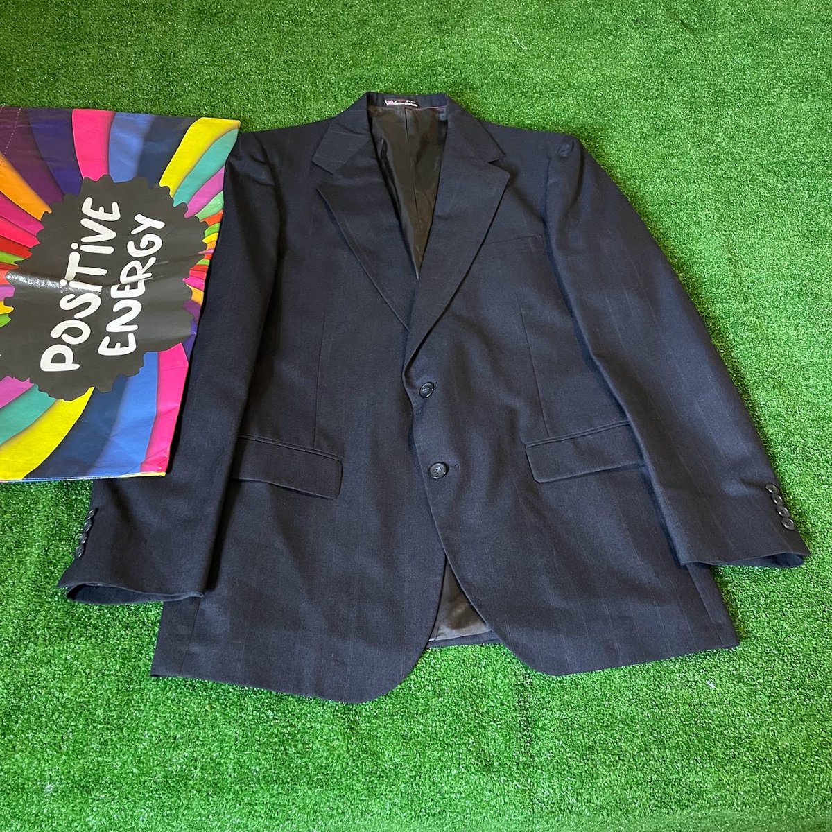 myclosetym's tweet image. Stafford Single Breasted 2 Button Notch Lapel Vintage Striped Blazer Jacket 41L

#StaffordBlazer
#SingleBreasted
#TwoButtonStyle
#NotchLapel
#VintageStriped
#BlazerJacket
#Size41L
#MensFashion
#TimelessStyle
#ClassicElegance

ebay.com/itm/1262556637…