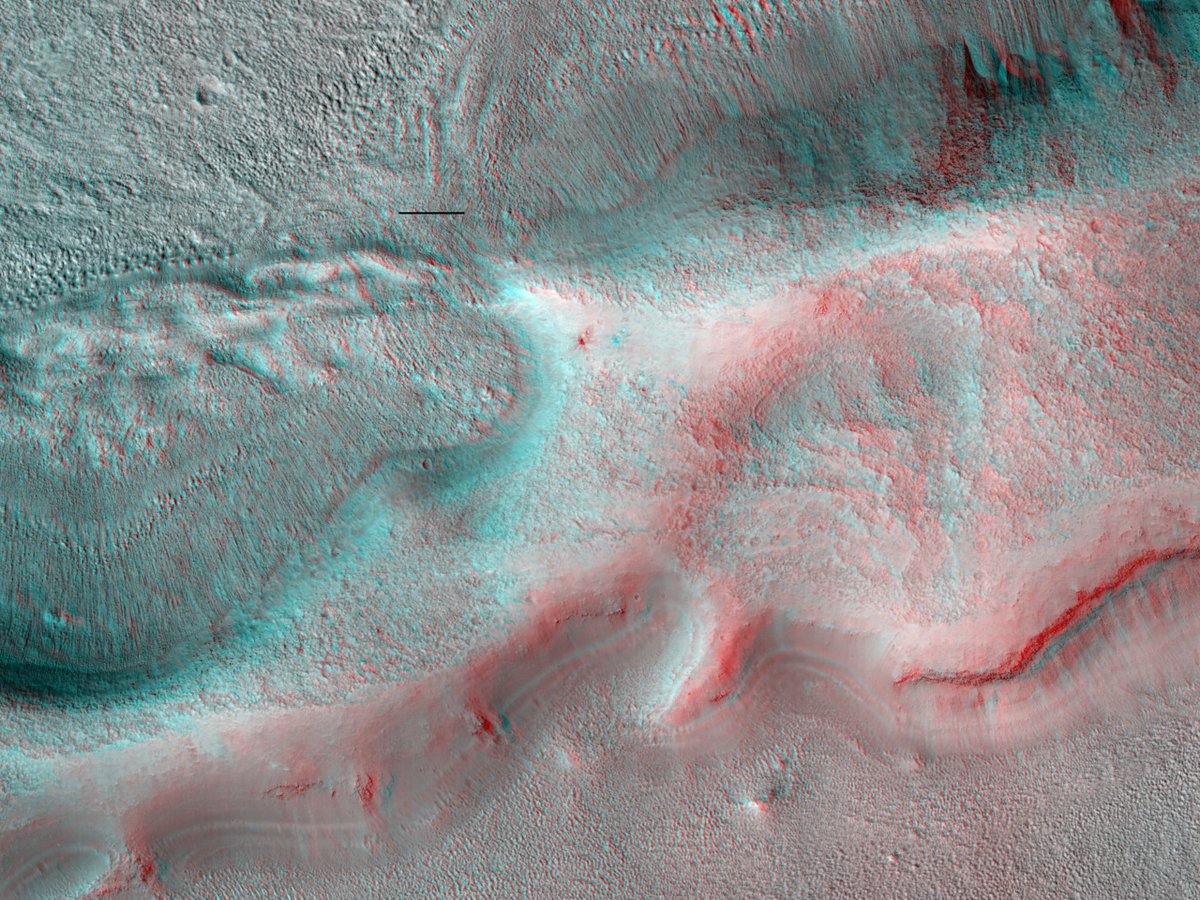 HiRISE 3D: Terracing Inside and Outside a Degraded Crater Rim This image shows multiple bands on the inside and outside of a crater rim that may be terraces. Are they paired topographically? uahirise.org/anaglyph/ESP_0… NASA/JPL-Caltech/UArizona