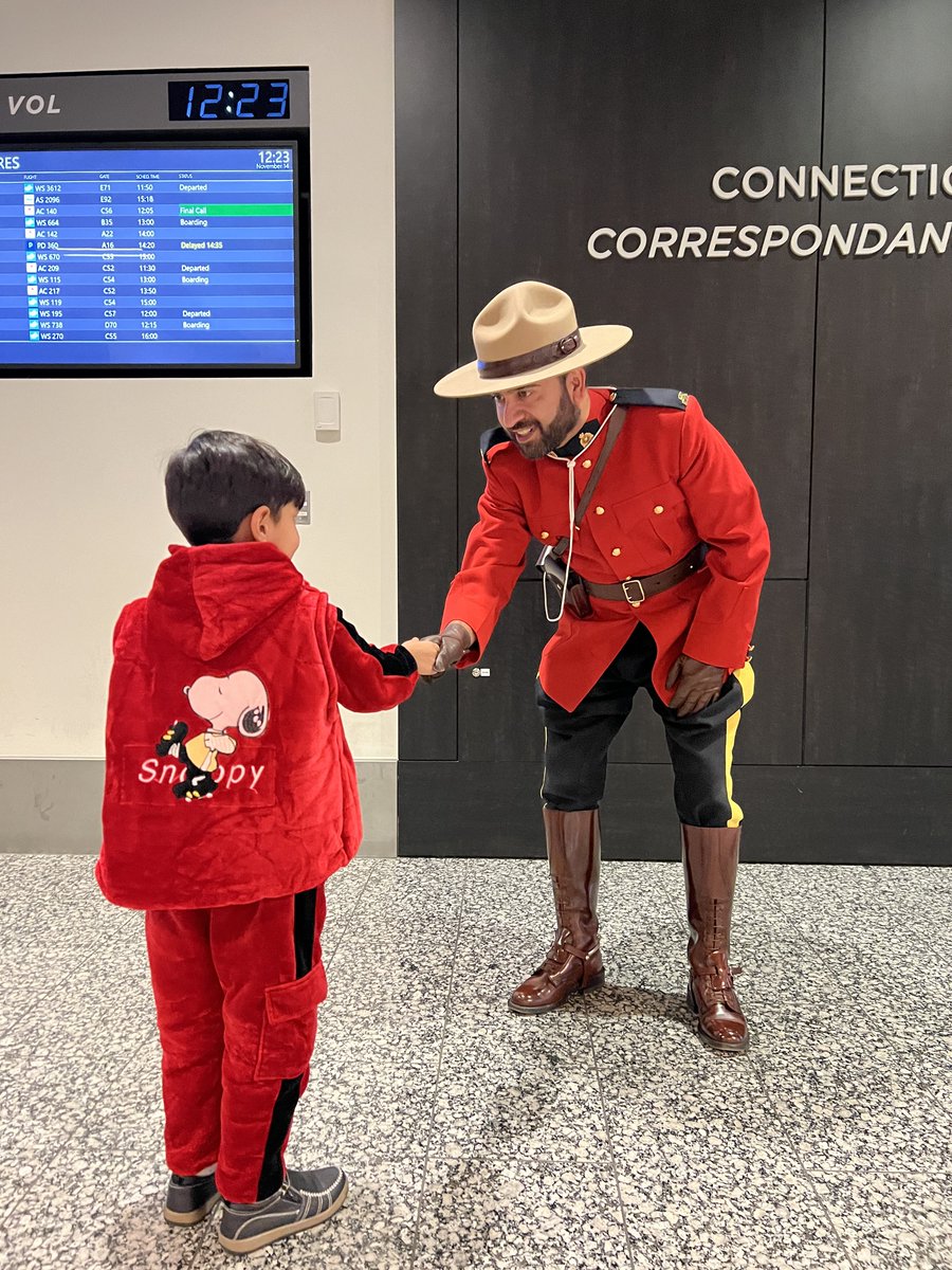 #FactCheckFriday @RCMPAlberta actively engages with communities, fostering strong relationships between the public and its Members. Here is Cst. Nezami, originally from Afghanistan, distributing care packages with the Calgary Catholic Immigration Society (CCIS) to refugees.