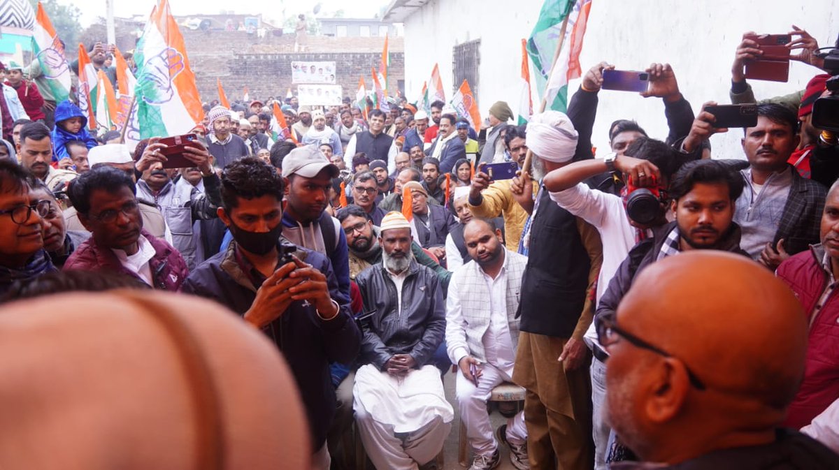 INCSitapur's tweet photo. बरेली में बुलंद हुई मोहब्बत की आवाज

प्रदेश अध्यक्ष श्री अजय राय जी के कदम से कदम मिलाते हुए दसवें दिन चली UP जोड़ो यात्रा

मोहब्बत से प्रदेश को जोड़ रही यात्रा की एक झलक
#UPJodoYatra 
@AnilYadavINC_ @DanishAzamWarsi @KamarAlam_ @kashikirai https://t.co/2g4MQNJh9Z