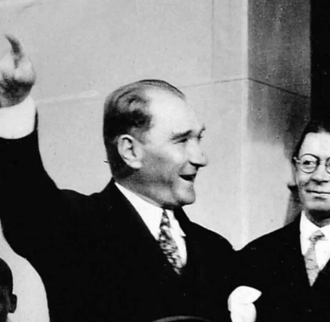 Aradan tam 85 yıl geçmesin rağmen hala can yakabiliyor. Küçük kafaların alamayacağı kadar büyük bir lider Atatürk #süperkupa