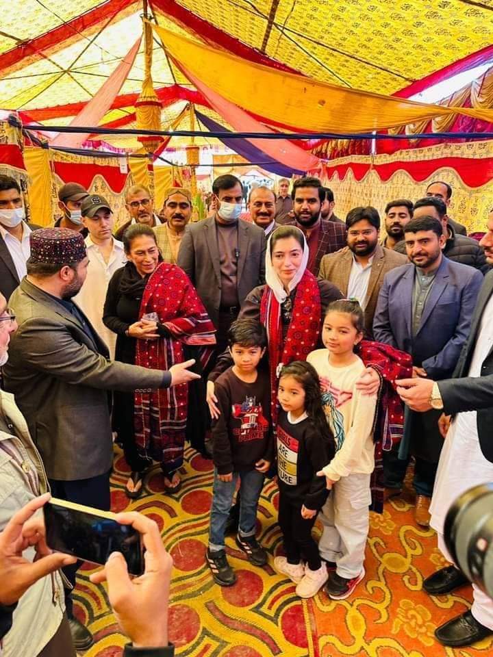 TjZawar's tweet photo. With respected Bibi @AseefaBZ
Sahiba &amp; #BibiSanamBhutto Free Medical Camp Ratodero. ✌️🇱🇾❤️
@BBhuttoZardari @PPP_Org https://t.co/UZOR3XL4J8