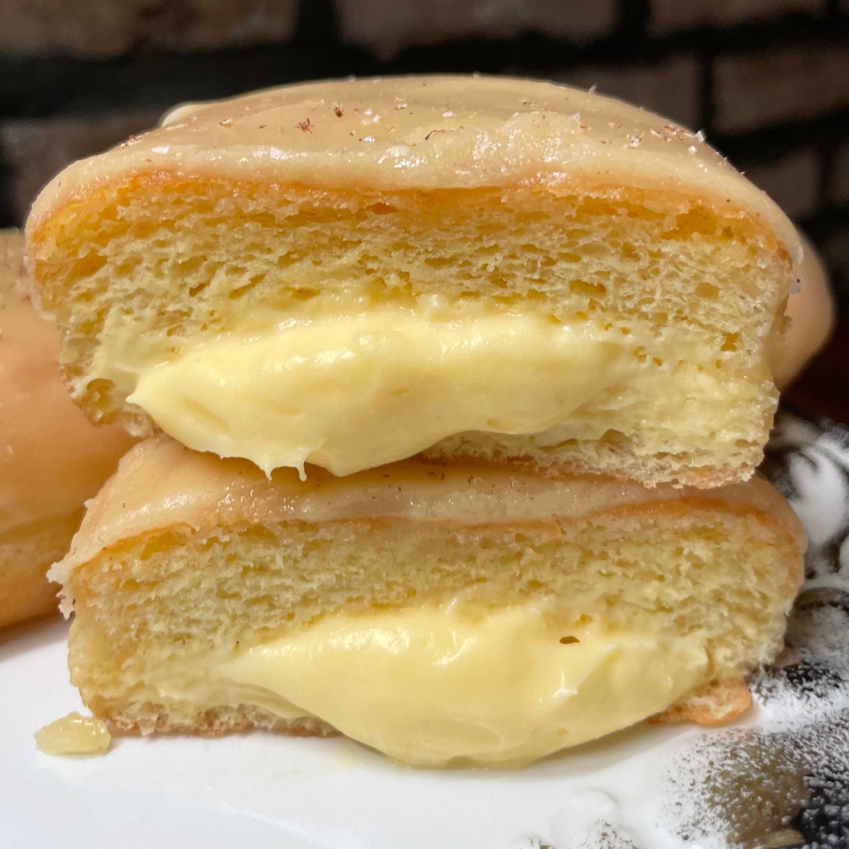 FirecakesDonuts's tweet photo. If you missed December's limited edition flavors, you still have a few days to indulge! This Eggnog Custard donut is not to be missed! ✨ #firecakesdonuts #holidaydonuts #craftdonuts https://t.co/rh5xSFXLab