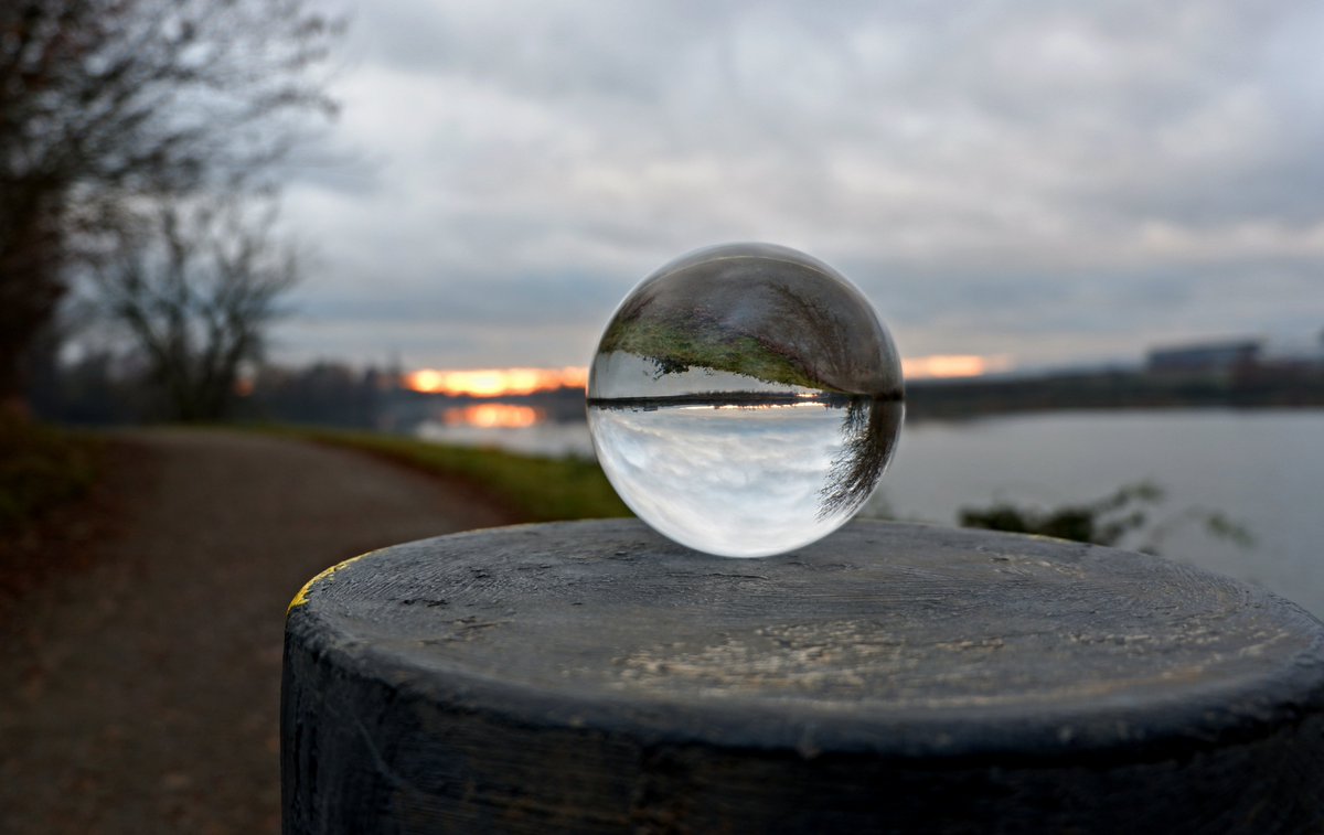 inkubatorr2's tweet photo. #cz #czechrepublic #vyškov #lensball #ball #koule #cristalovakoule #crystal #crystalball #fujifilm #priroda #nature #rybnik #pond https://t.co/iO6mkvnhsm