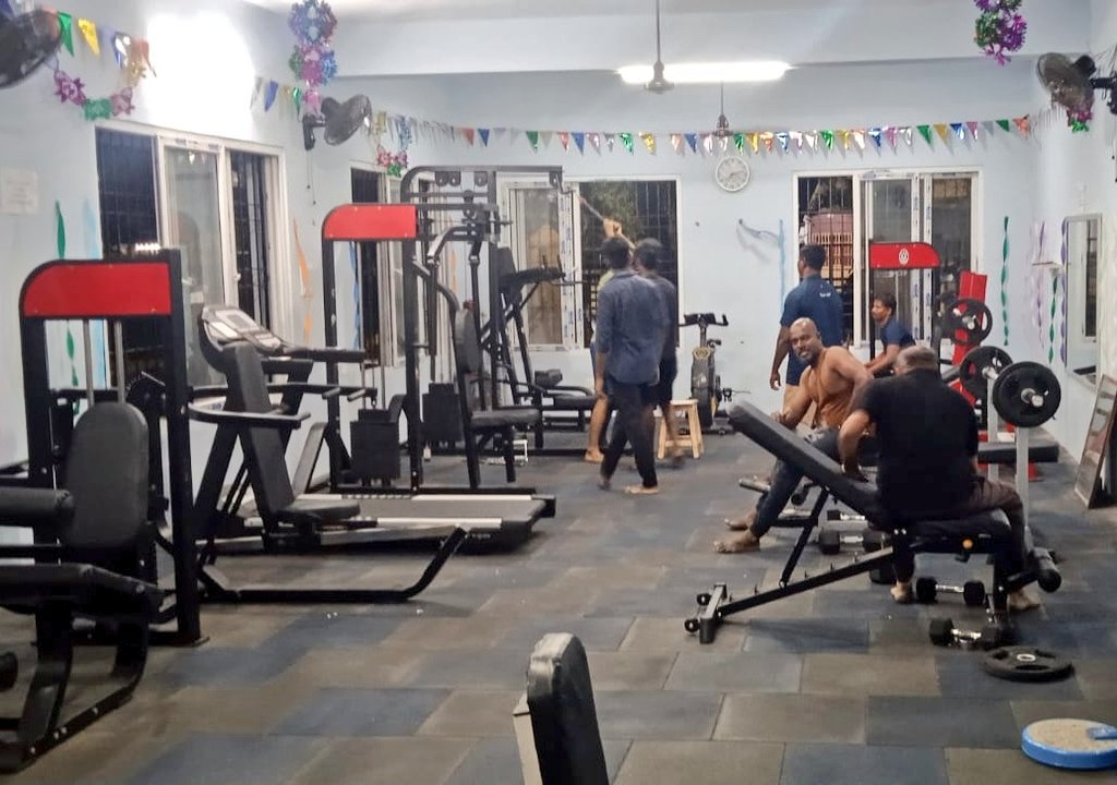 chennaicorp's tweet photo. Dear #Chennaiites
All the Gyms of #GCC are open to all. One can use the gym equipment on a first-cum-first basis. There is no fee to access the gym.
Please go to the nearby gym to use the facility.  Picture from Somasundaram playground in Zn 10.
#ChennaiCorporation
#HeretoServe https://t.co/427YGgPX9k