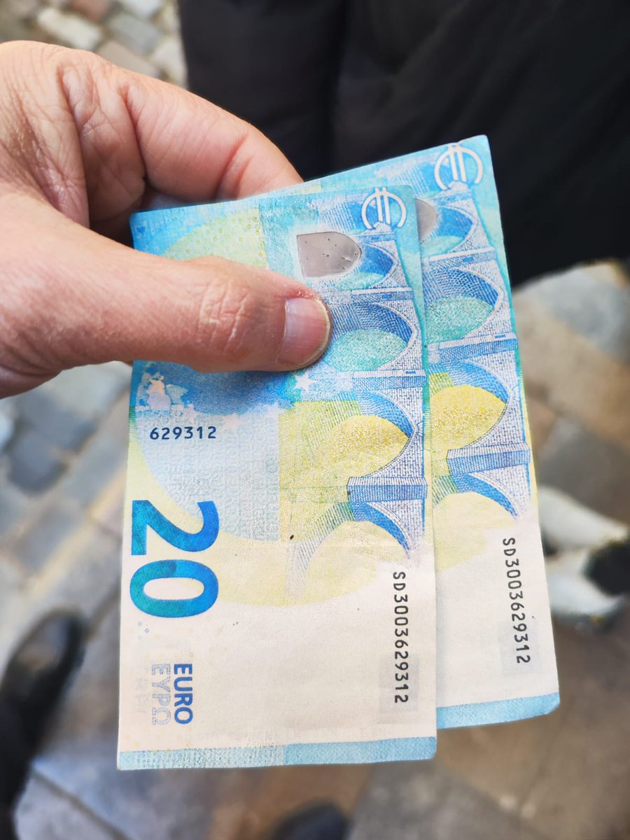 mossos's tweet photo. Detectem aquests bitllets de 20 euros falsificats que coincideixen amb el número de sèrie

Vigila quan facis o rebis pagaments 👉 https://t.co/0MZw5PHP1n

Posar-los en circulació és una infracció penal https://t.co/LugWWY3lTc