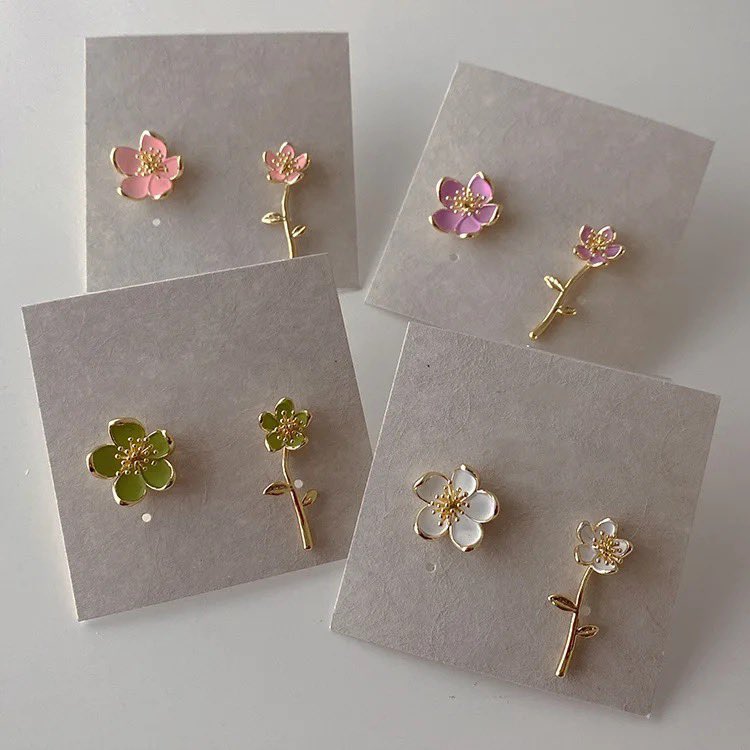 300moods's tweet photo. dainty flower earrings 🌸 https://t.co/sQRtzjXBZg