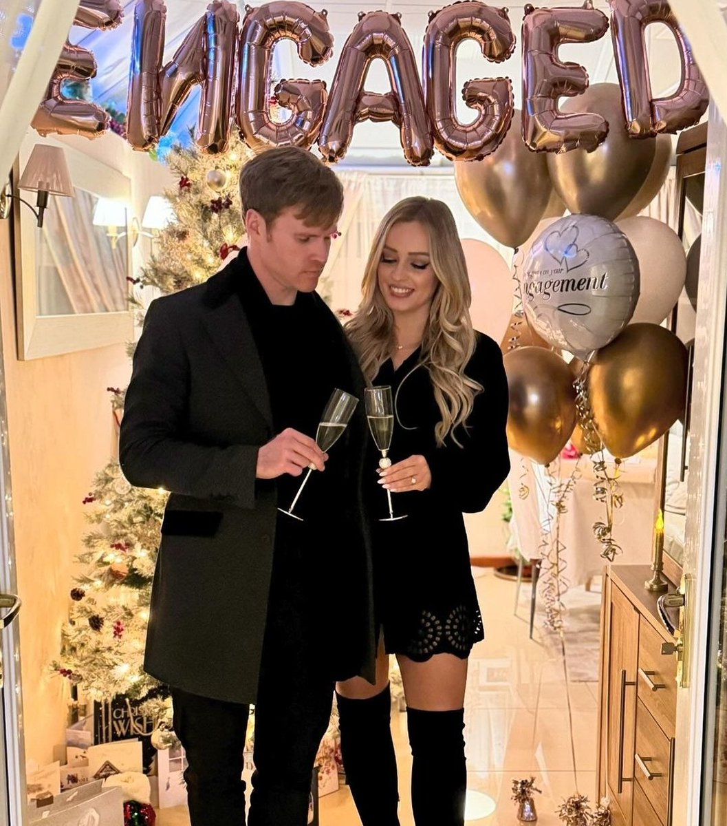 Congratulations to <a href="/SteveKodaline/">Steve Garrigan</a> and <a href="/DeeBTweets/">Diana Bunici</a> on their engagement 🥰🥰🥰🥰

Happiest of New Years to everyone too.