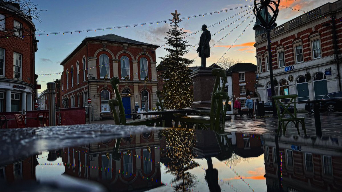 Reflection of the Festive 

#photography #cityphotography #streetphotography #christmasphotography #reflectionphotography #rainphotography #sunsetphotography #city #buildings #street #storefronts #shoppingstreet #cars #christmas #christmasdecorations #christmastree #fairylights