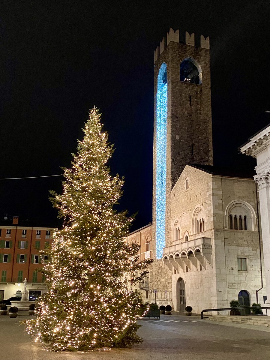 MLR_777's tweet photo. Brescia 🎄🧑‍🎄 https://t.co/4B8Skbhwsk