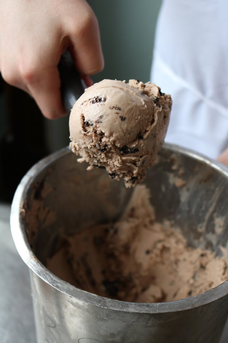 Have you tried our Vegan Ice Creams? We always carry Hydrox Cookie and Mint Chip along with rotating seasonal flavors! 🍨🌱