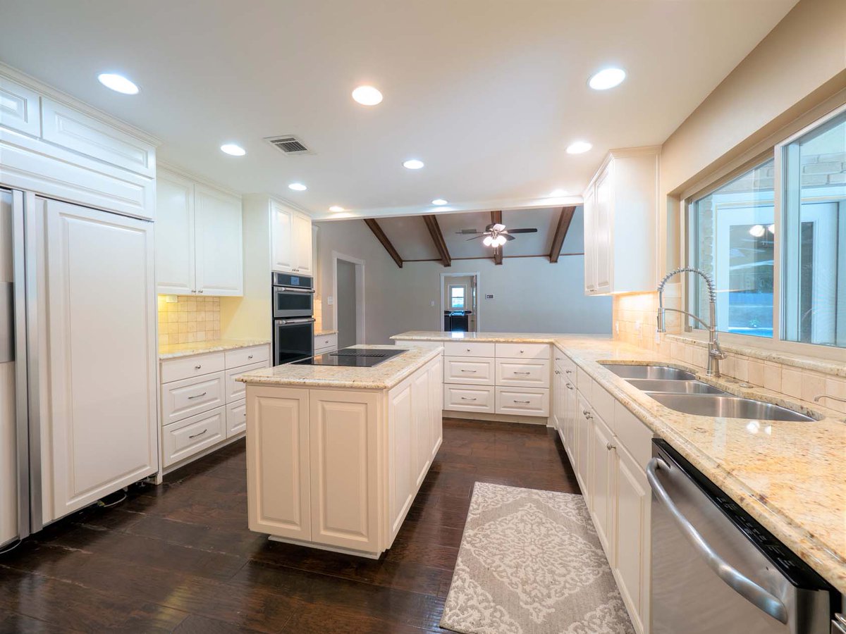 Elite25Austin's tweet photo. This charming ranch-style home offers a perfect blend of modern comfort and spacious living.

11905 Mustang Chase • 78727 ︱ 4 bed + 3 bath ︱ 2,752 SF ︱ 0.79 acres ︱ Offered at $1,625,000︱ For details, contact Trey Phillips: trey@moreland.com / 512.415.5424 » #elite25austin https://t.co/mf09ujiW06