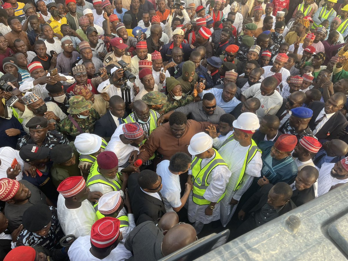 hon_najib's tweet photo. Alhamdulillah Yanzu Haka Daga Unguwar Dan Agundi Gurin Kaddamar Da Gada Ta Biyu kenan Da Mai Girma Gwabnan Kano Alh Abba Kabiru Yusuf Yake Yi.👌 https://t.co/TWjlsgRZxT