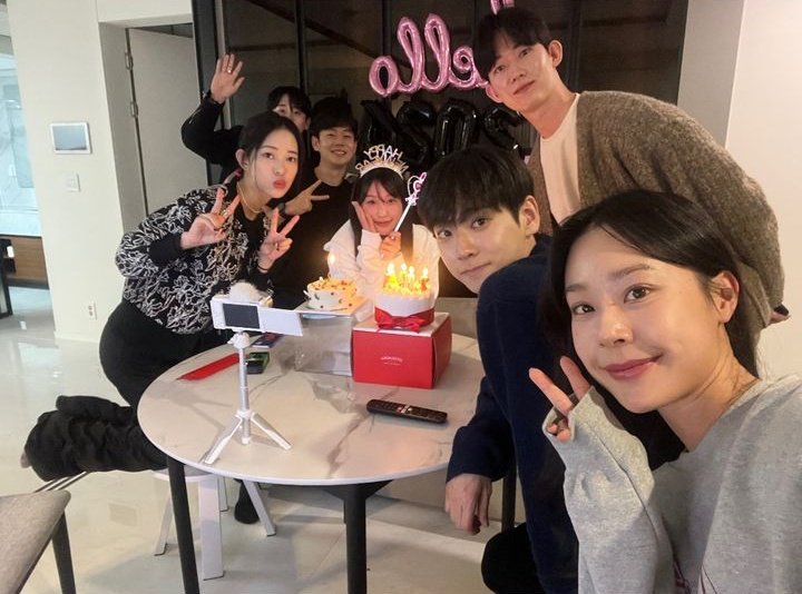 datghourl's tweet photo. jiwoon ig update with jumi, yisoo, mingyu and other acquaitances!! #heartsignal4 #aftersignal https://t.co/iKcOUoGynN