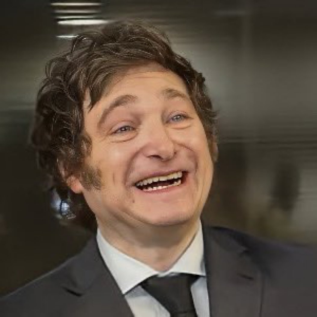 🚨| ÚLTIMA HORA: Javier Milei anuncia que se acaba la Universidad gratuita para extranjeros, tendrán que ser residentes o no podrán estudiar a costa de los argentinos. 🇦🇷 ¿Apoyas esta contundente medida? 🔄