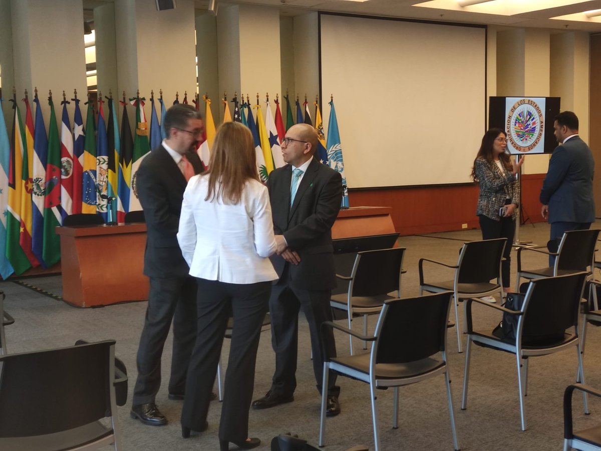 OEA_CICTE's tweet photo. Además, desde el #programaCICTE se establecieron vínculos con la sociedad civil, la academia y el sistema de las Naciones Unidas 🌐 @UN, crucial para asegurar una perspectiva multisectorial de prevención y combate al #ExtremismoViolento.
ℹ️#PVE👉 https://t.co/MLr2Nkm9LT https://t.co/55HEl0c4Oi