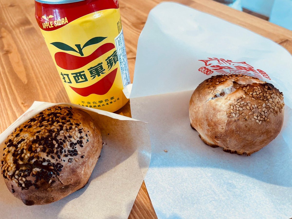 sumi_atable's tweet photo. 【今日のおやつ】
札幌で本格的な台湾風胡椒餅が食べられる！！

\\ 雉虎（キジトラ） //

手軽に食べられるファストフード的な胡椒餅。
カリっとした食感の生地と、ゴロゴロ大ぶりの具がとっても美味しい😋✨

↓↓お店情報は次をチェック！ https://t.co/0HrWOfXAZP
