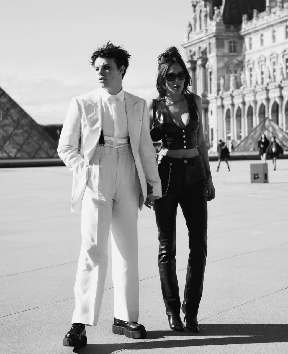 doomedblud's tweet photo. what’s the 2023 photo of yungblud and jesse jo stark? https://t.co/OkcvNLbx0w