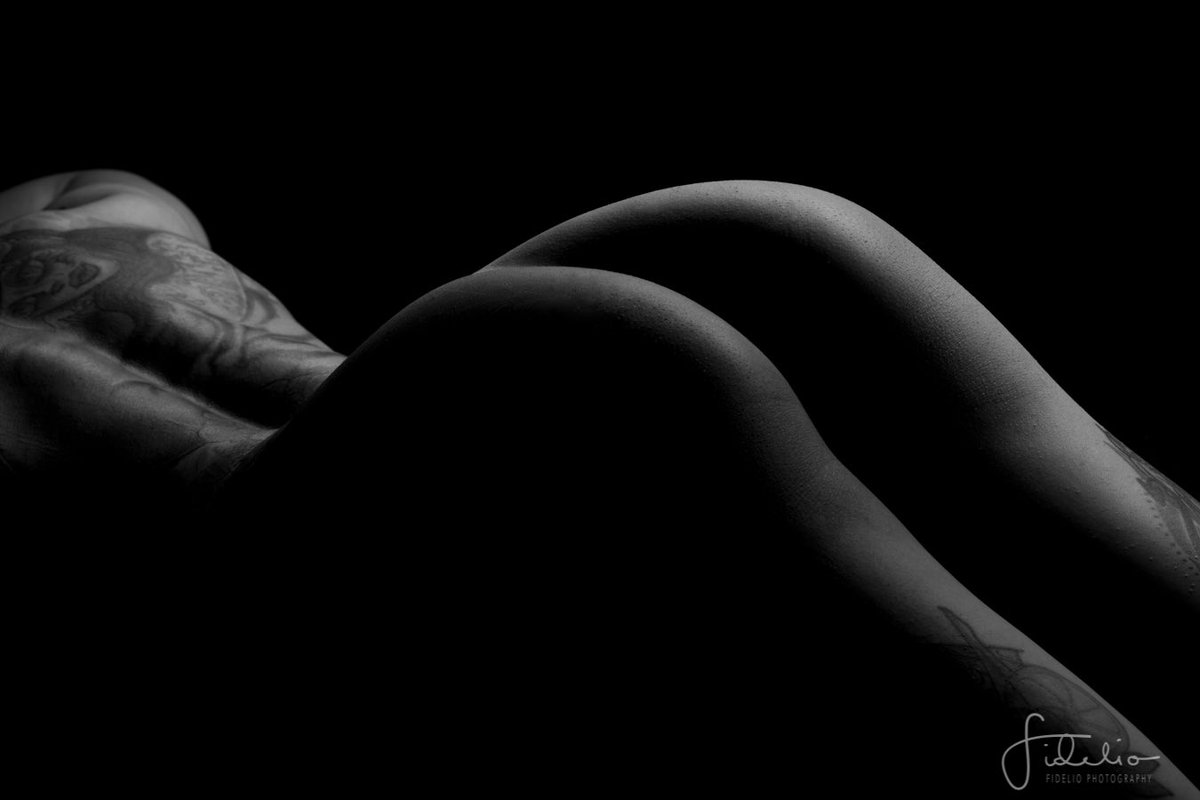 November_reign7's tweet photo. Bodyscapes … can’t beat them 😍
Image @FidelioImages 
#artnude #ukmodel #tattooart https://t.co/wghzITA2C8