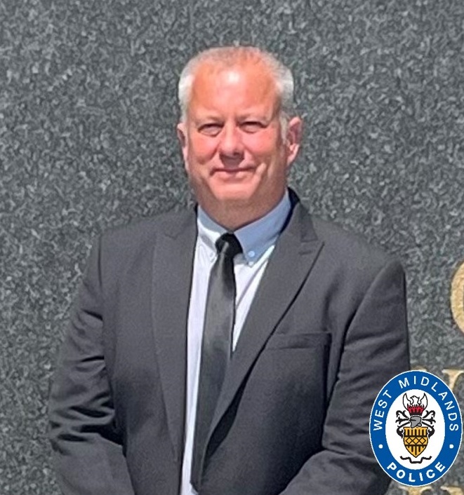 WMPolice's tweet photo. #NewYearHonours | An officer on the cutting edge of digital forensics has been recognised in the #KingsHonours.

Sgt John Price has helped introduce tech improvements to help us catch crooks, protect the public and get justice for victims. 

Full story👉 https://t.co/2QYDqeSS0b https://t.co/t7ghIQiNaU