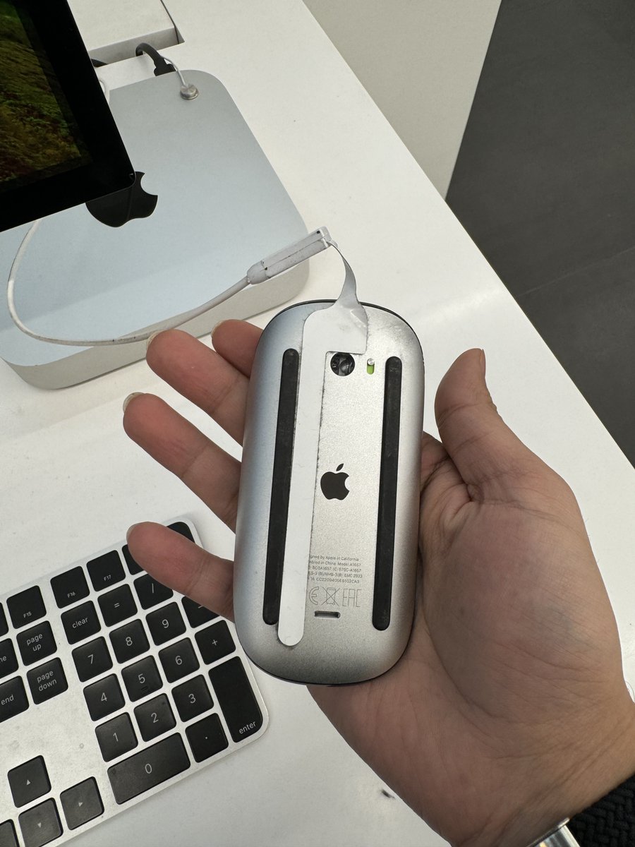 shashankUX's tweet photo. Nobody can justify that this is a Good Design. 😵‍💫
#BestMouse https://t.co/vRilcKQjrf