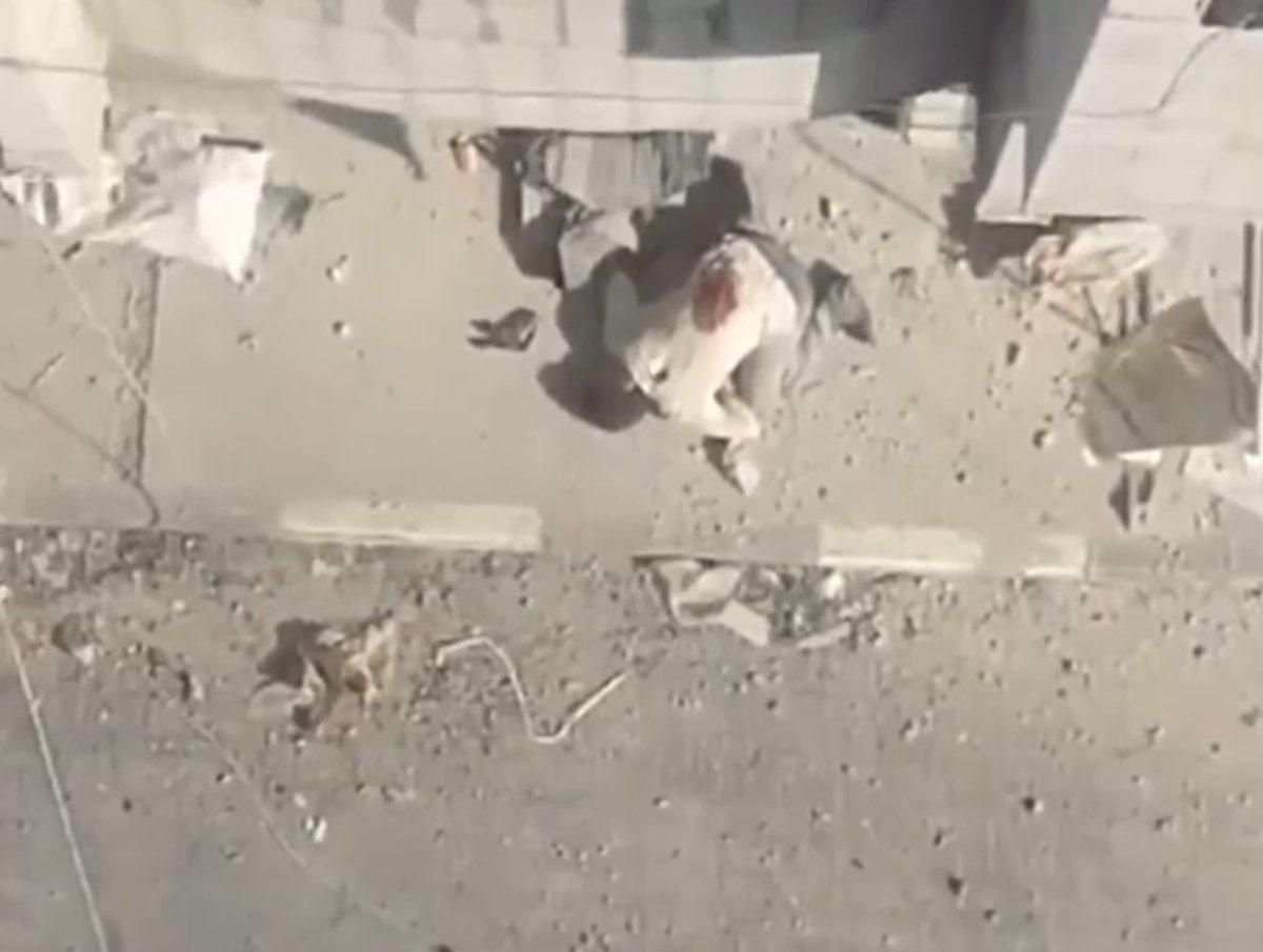 سجدة لا قيام منها إلى يوم البعث!
أن يقبضك الله شهيدًا ساجدًا كرامة لا تنال إلا بالصدق والصبر واليقين.
فسبحان من يطّلع على مكنون القلوب!
﴿إِن يَعْلَمِ اللَّهُ فِي قُلُوبِكُمْ خَيْرًا يُؤْتِكُمْ خَيْرًا﴾.
اللهم ارفع درجته في الجنّة واجعله مع النبيين والصديقين والشهداء والصالحين.