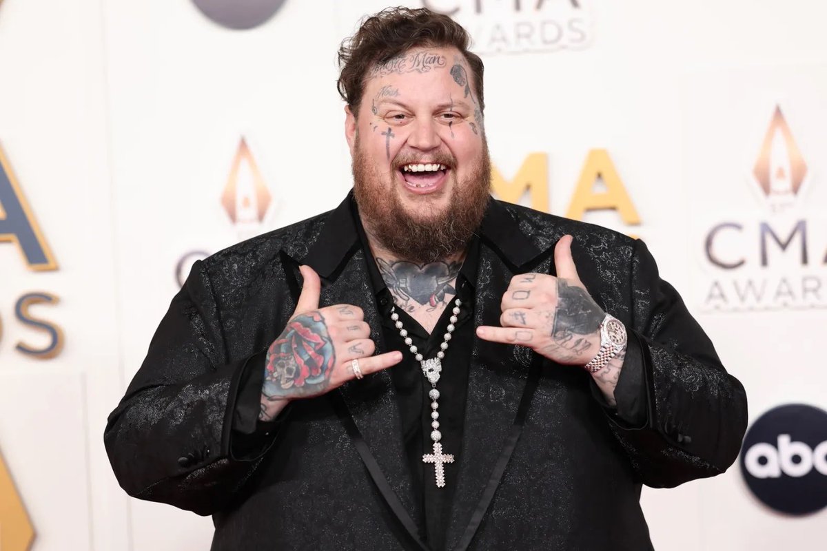 MitchBurrow's tweet photo. Jelly Roll is a cool name, but he looks more like PotRoast Malone if you ask me. https://t.co/g9JrknC6Ri