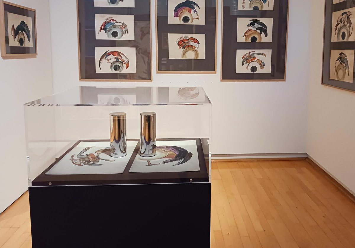 mbaqofficiel's tweet photo. 12 #anamorphoses de la fin du 19e sont en salle 20e 🤔 pour faire écho aux artistes modernes cherchant à se détacher de la représentation de la réalité. Le procédé déforme l'image avec un système #optique. Des miroirs incurvés la reconstitue : https://t.co/kw7Aswd5ze https://t.co/pwD90InYop