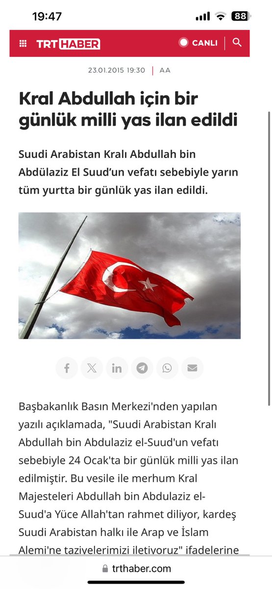 Süper Kupanın eski adı: Cumhurbaşkanlığı Kupası…

Biz adamların kralı öldü diye milli yas ilan edelim, onlar ilk Cumhurbaşkanımız Atatürk’ün tişörtlerine ve pankartlarına izin vermesin!

Dönün gelin o kupa iki takıma birden verilsin, bu bir şeref meselesi.
🇹🇷