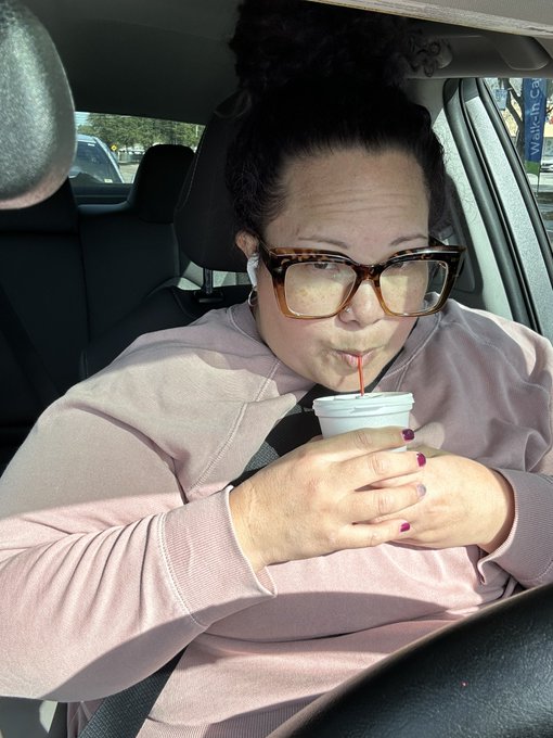 The correct way to drink boricua coffee while driving 😅😅😅😅 https://t.co/r9rczRVACJ<a href="/tag/throne"class="tags"><span>#throne</span></a>