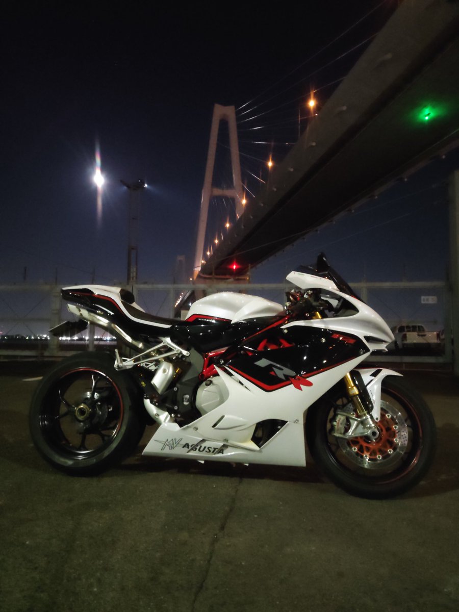 Triton
＃F4RR
＃F4
＃MVAgusta
＃MV_Agusta
＃MotorcycleArt
＃MVアグスタ
＃走る宝石