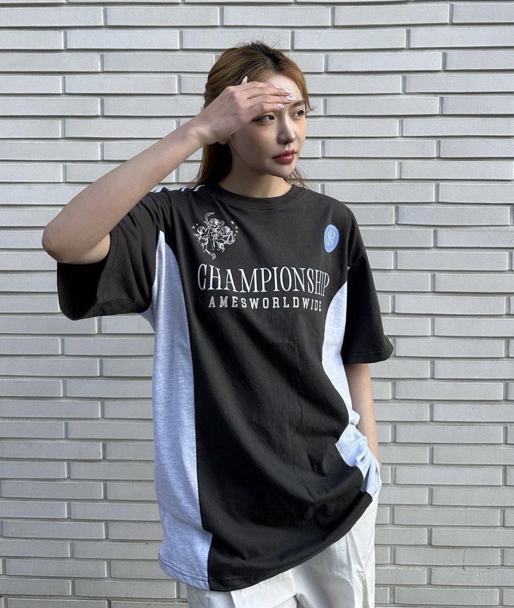 oncemore_s's tweet photo. ˗ˏˋ ♡︎ (pre-order) ✨ 
Amesworldwide — Championship Tee 🥇🙌🏻

⟢ รอบอก: m 43” l 46”
⟢ price : 990 บาท (มัดจำ 400)

ส่งกลับแอร์ ✈️

#พรีออเดอร์เกาหลี #หิ้วเกาหลี #amesworldwide https://t.co/ExSA1q25Qh