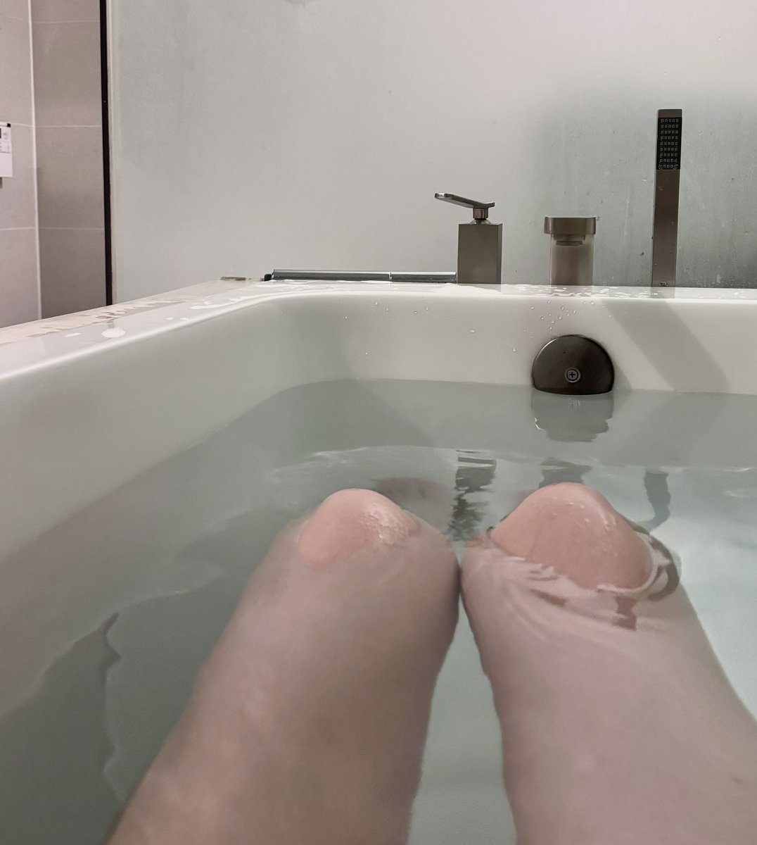 친구 몰래 자위하고 노곤노곤 목욕중ㅎㅋ