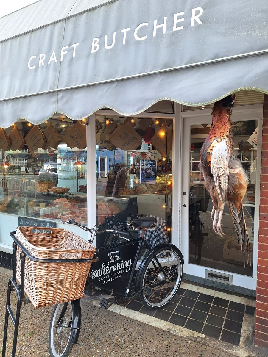 Do you know how many butcher shops there were in #Aldeburgh High Street back in the day? Or how many of the shops in our FREE exhibition had a canopy?

👉 #aldeburghgallery for a trip down memory lane. Running until 2nd

#aldeburghbeach #suffolk #suffolkmuseums #museumstogether