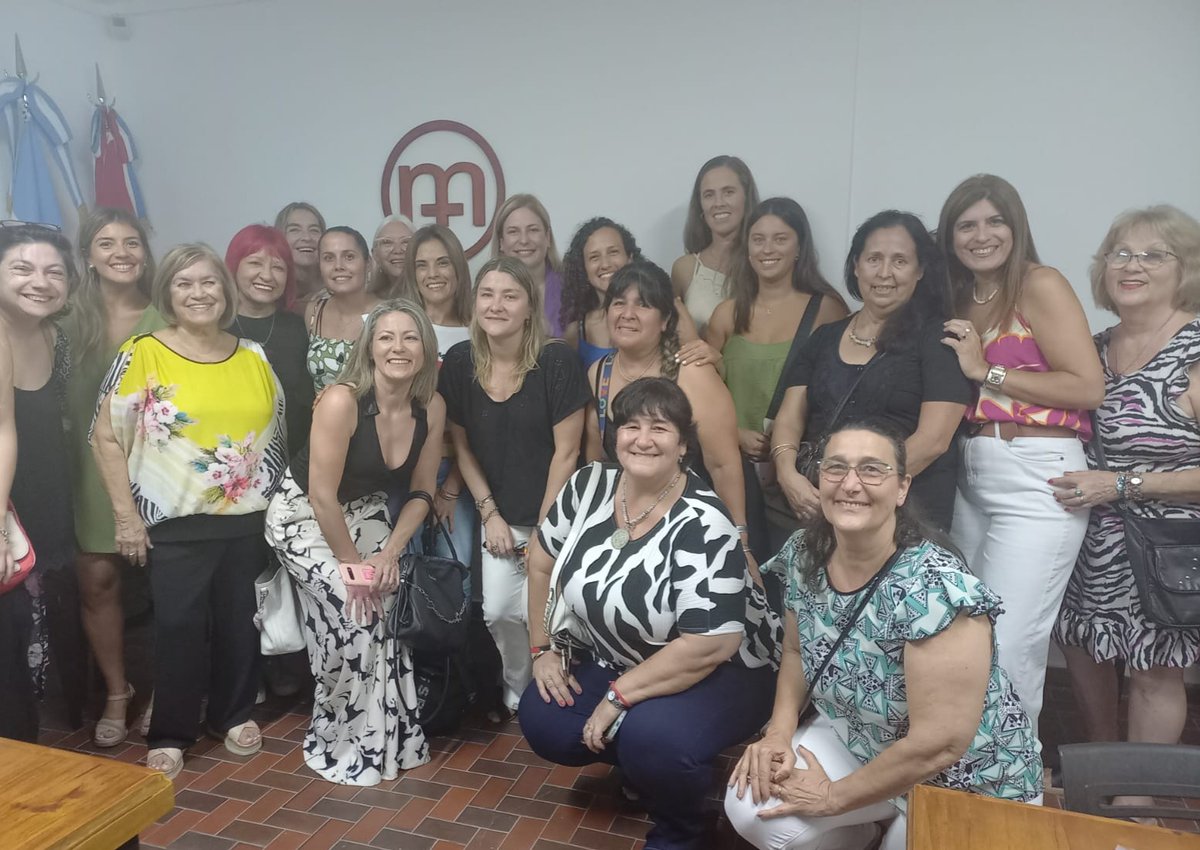 mlauramondino's tweet photo. Las emprendedoras y empresarias de #Camees despidieron el año con una gran noticia💥👉la inauguración de su sala de capacitación👏

Una alegría compartir este momento junto a mujeres santafesinas que emprenden y apuestan a la ciudad!💪

Felicitaciones y feliz 2024!🥂

#SantaFe https://t.co/qQLjQeRIFu