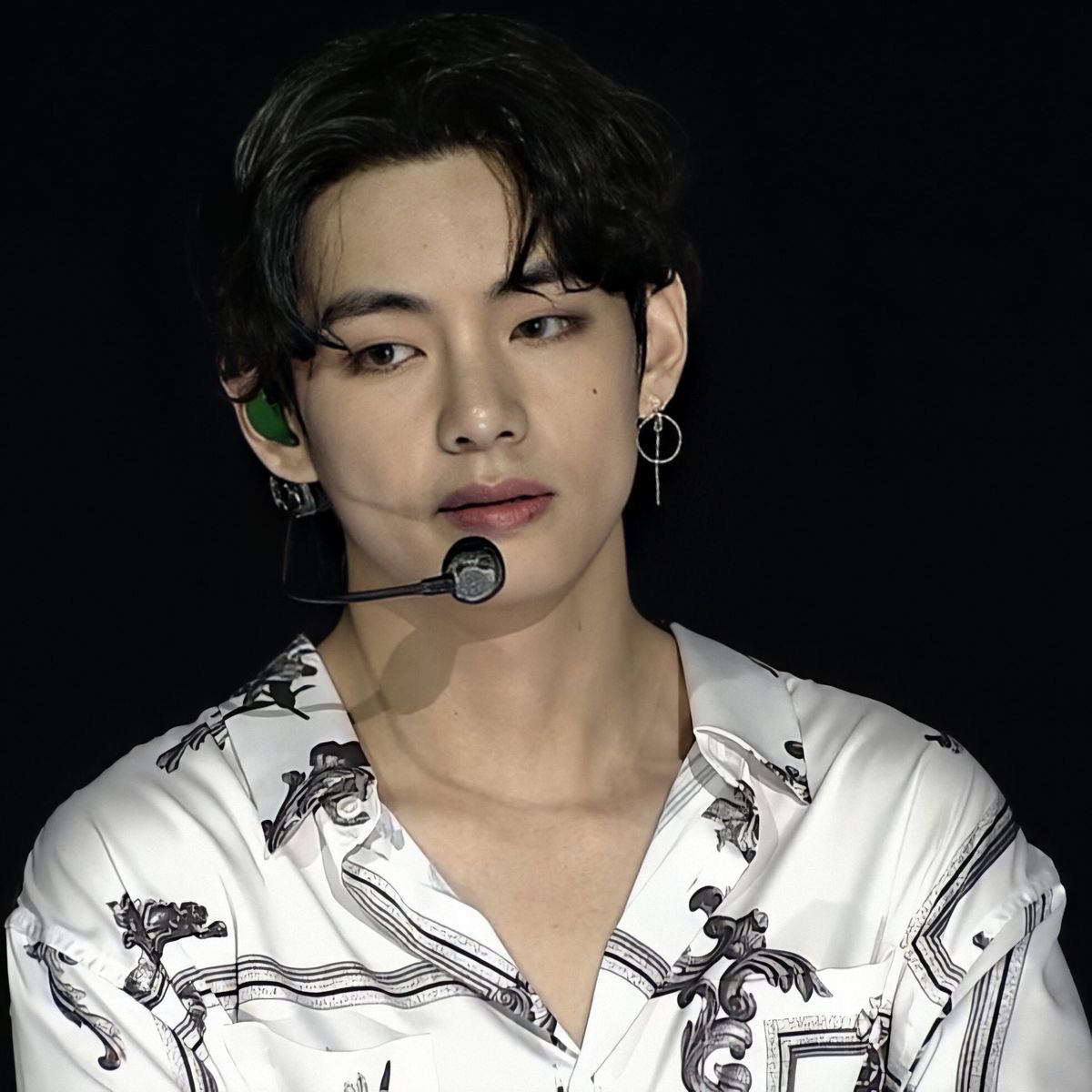 Jooniesrealbish's tweet photo. Me when I'm delusional af cause help 😭 WTF is giving these Indian nibbas this much confidence 😭😭 1st one got a face girls would die for and 2nd got a face girl would die after seeing, it's disrespectful to even compare this creepy shit with tae https://t.co/1vLMRDa6Gd