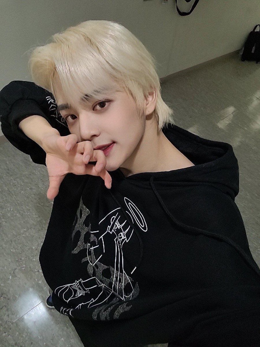 _sungmin_ily's tweet photo. You're too cute cat sungmin 😭🖤❤️
#FANTASYBOYS #HONGSUNGMIN
#판타지보이즈 #홍성민 #fypシ #Fanbo
#bandi #Kpopnsfw https://t.co/KT19IzHNzw