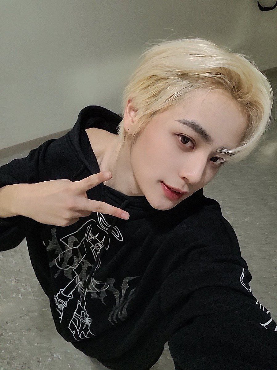 _sungmin_ily's tweet photo. You're too cute cat sungmin 😭🖤❤️
#FANTASYBOYS #HONGSUNGMIN
#판타지보이즈 #홍성민 #fypシ #Fanbo
#bandi #Kpopnsfw https://t.co/KT19IzHNzw