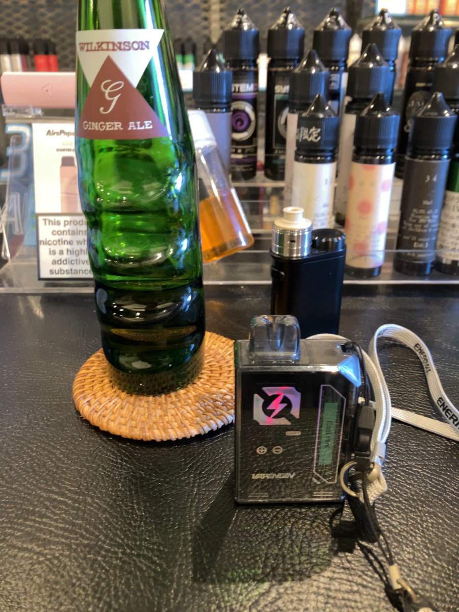 kokumaro_vape's tweet photo. 久し振りに3pcsさんでお買い物
贅沢にもAtelier MagnusのRDAでテイスティングさせてもらって嫁さんが気に入ったリキッド2本、
それとminiFitの本体紛失しまくってPod型VAPEの手持ちがラス1になったので新たにオートパフ&咥えVAPEできそうなAirsPopsを購入
#3pcsvape #vape https://t.co/UIDug2P3BZ